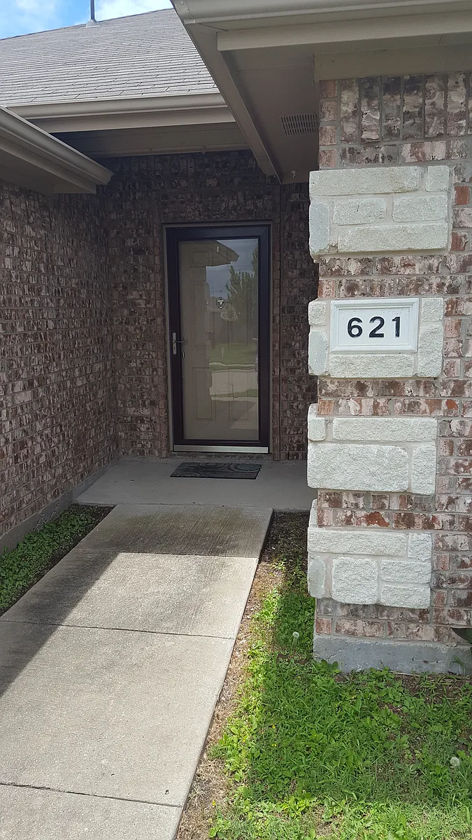 Building Photo - 621 Chestnut Ct