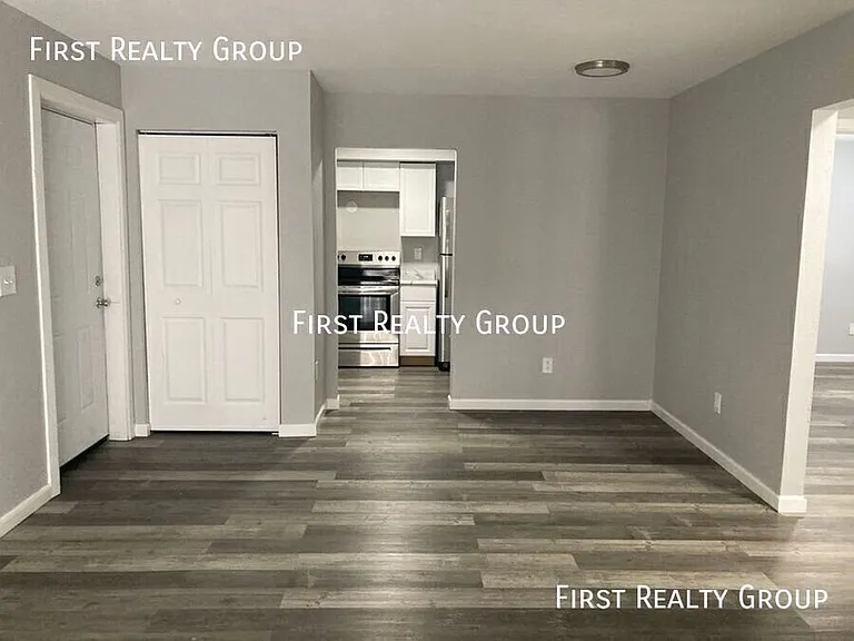 305 N Broadway St #2 — Photo 4