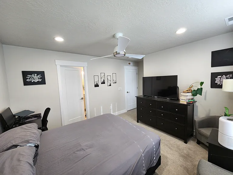 25 E Center St #87B — Photo 2