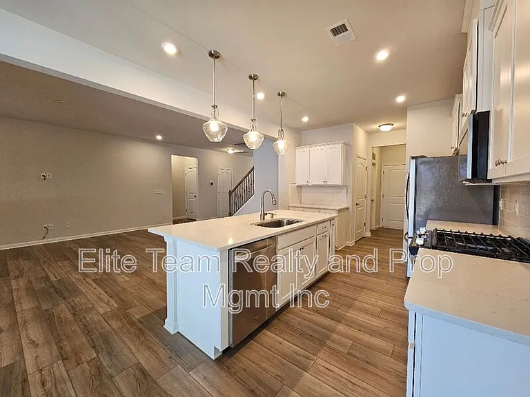 3108 Cheyney Park Dr — Photo 4