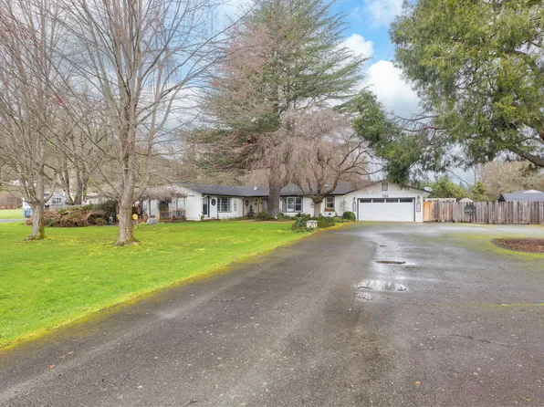 753 W Evans Creek Rd, Rogue River, OR 97537