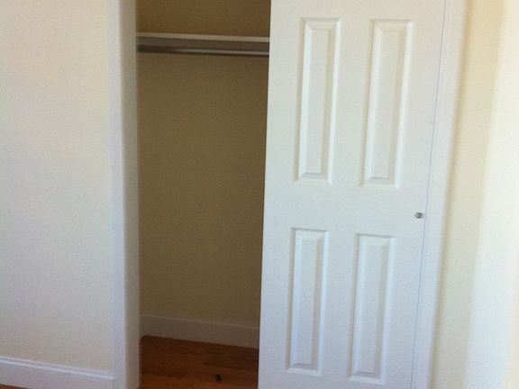 3rd image of 959 E 225th St