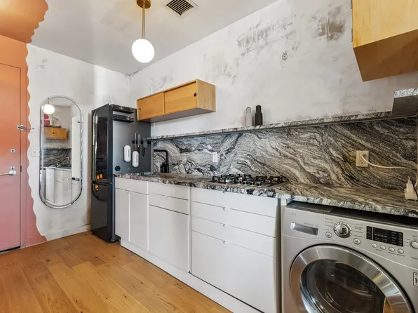 184 Kent Avenue image 3 of 5