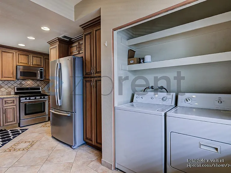 601 N Kenwood St #204 — Photo 16