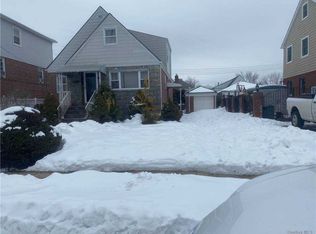26-31 202nd St, Flushing, NY 11360
