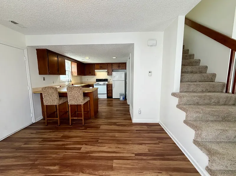 2 bed, 1.5 bath, 1000 sqft, $1,095 — Photo 4