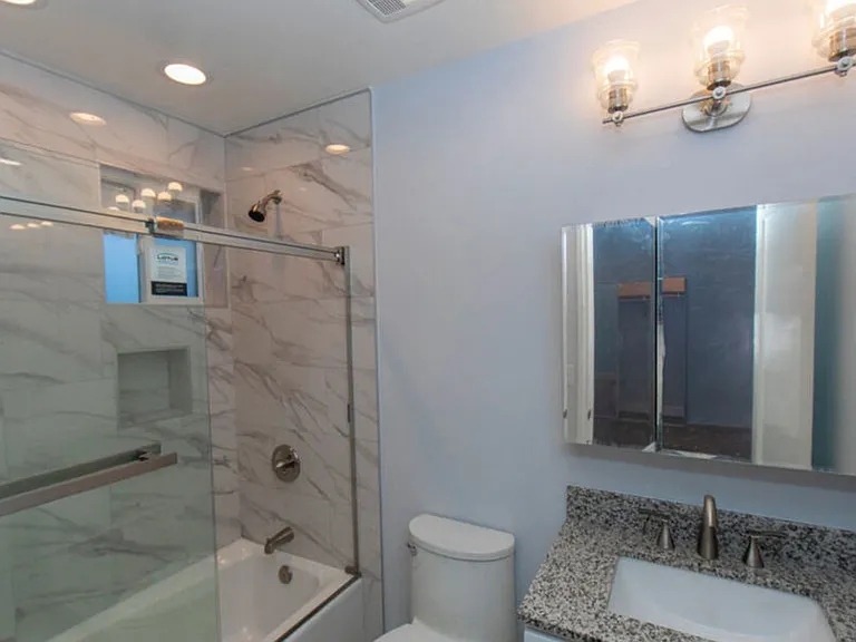 2208 S Harcourt Ave — Photo 11