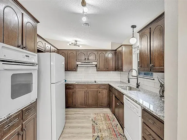 7816 NW 20th St — Photo 5