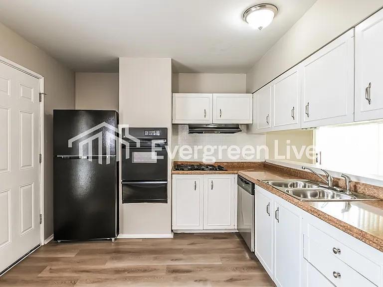 3425 Brookshire Dr — Photo 6