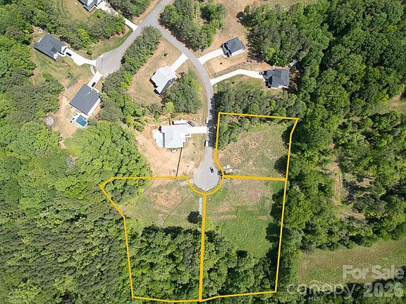 3rd image of 128 Spring View Ln