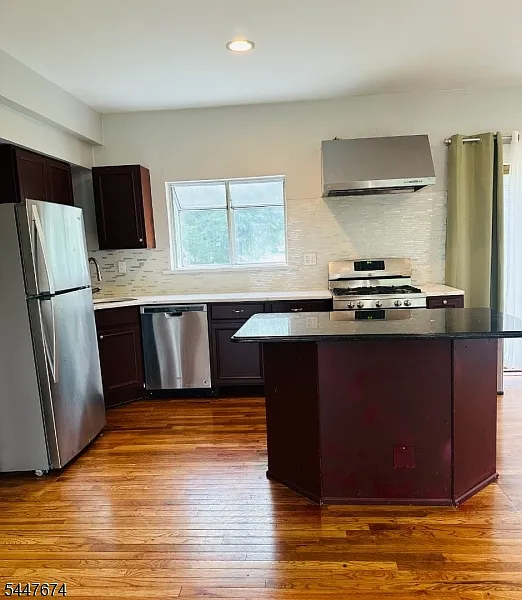 4 bed, 2.0 bath, $4,000 — Photo 4