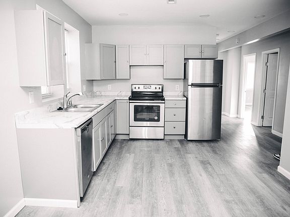 4th image of 4048 W Belle Pl Floor 2