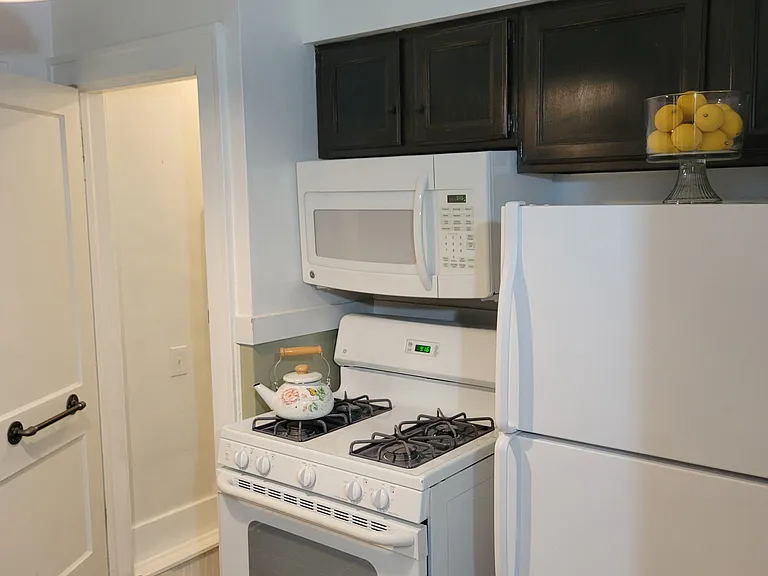 2009 Inglewood Pl — Photo 2