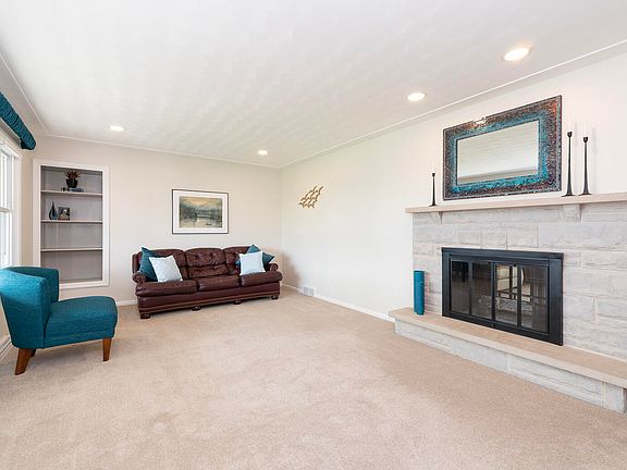 4th image of 8837 Newhouse St