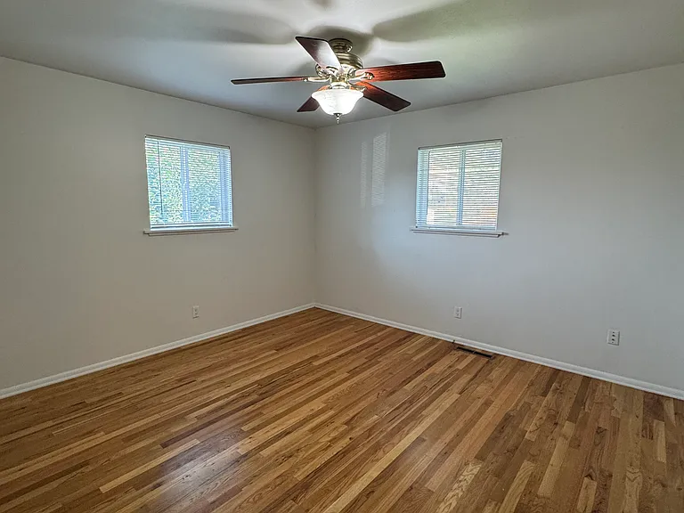 950 Taney Ln — Photo 11