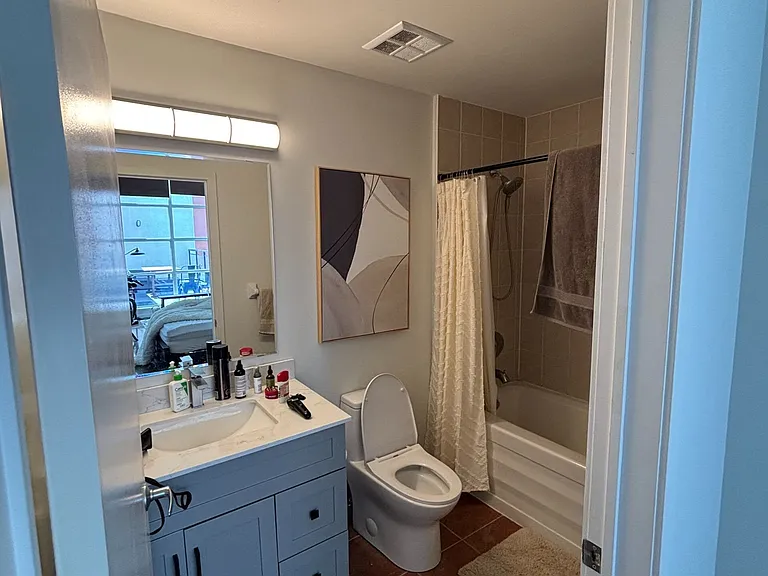 410 King St W #609 — Photo 13