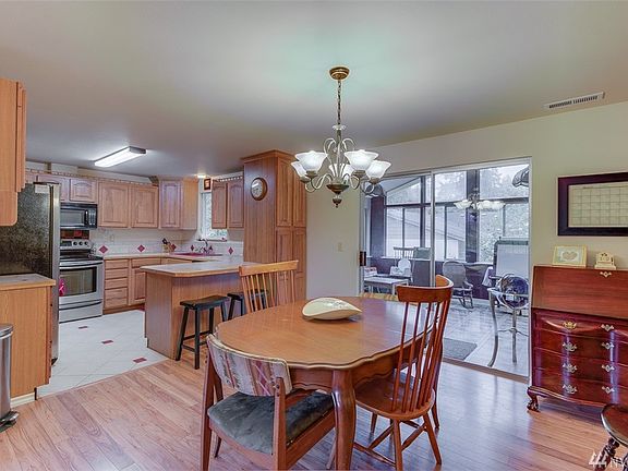 5th image of 1935 Miller Ave NE