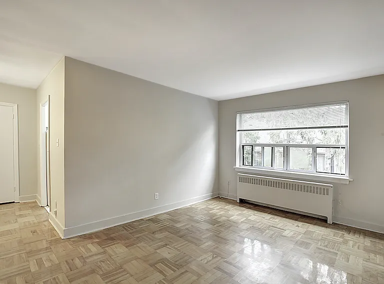 2692 Bloor St W — Photo 11