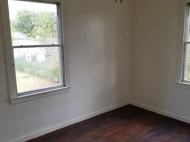 4607 Preston St — Photo 4