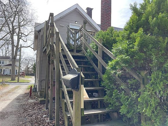 2nd image of 718-720 E Grape St #2