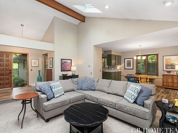 3rd image of 3589 Tuscany Dr SE