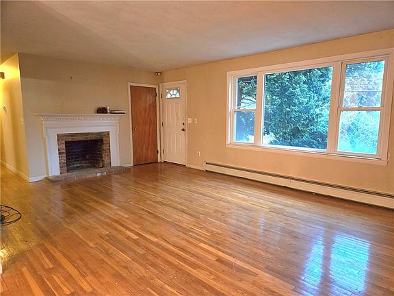 3rd image of 103 Windward Dr