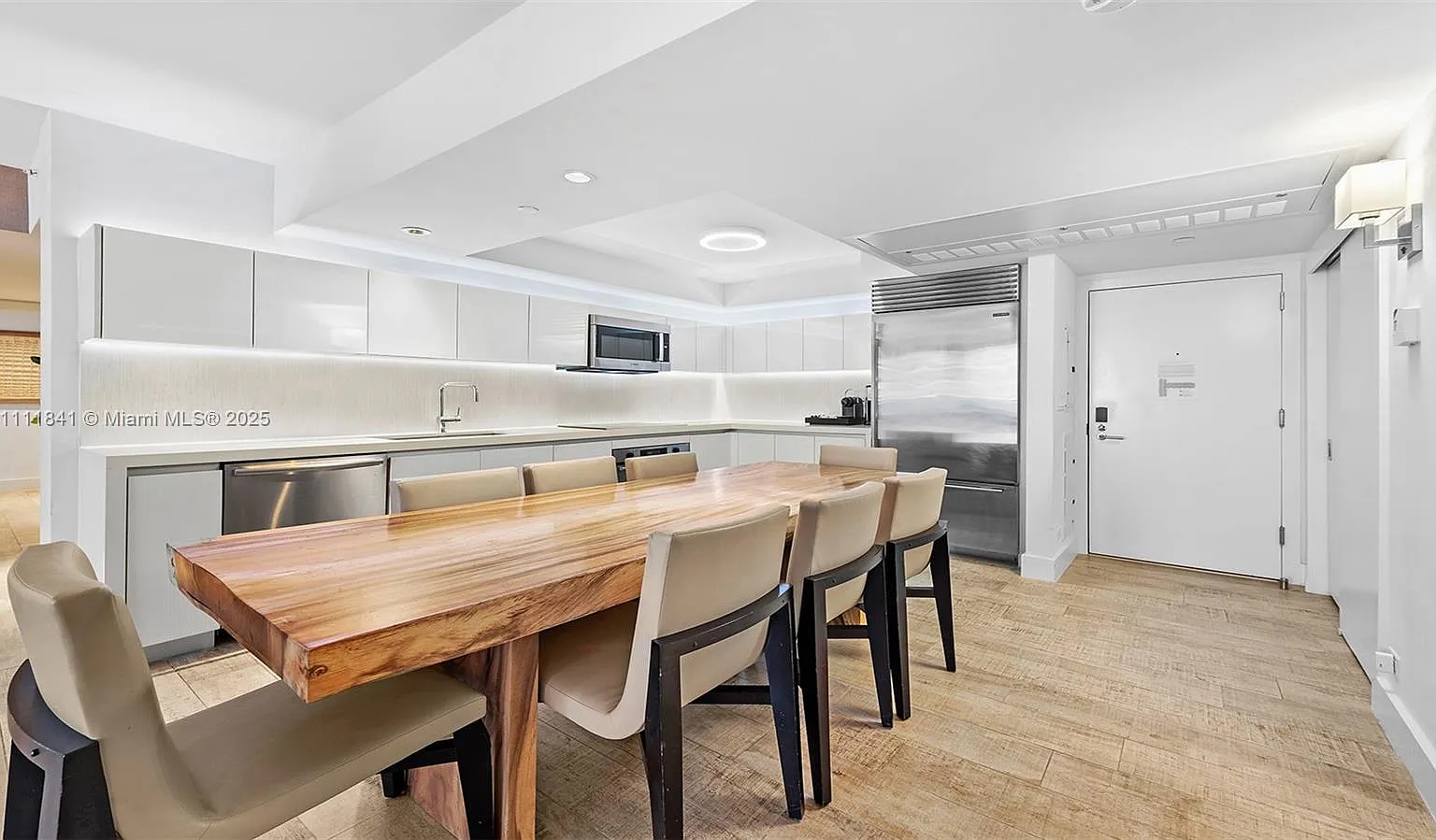 2399 Collins Avenue — Photo 4