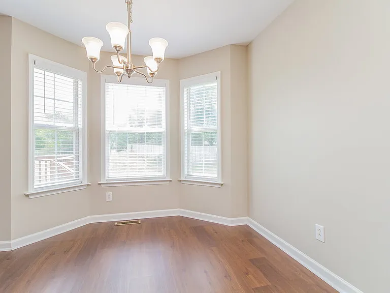 2619 Danbury Cir — Photo 4