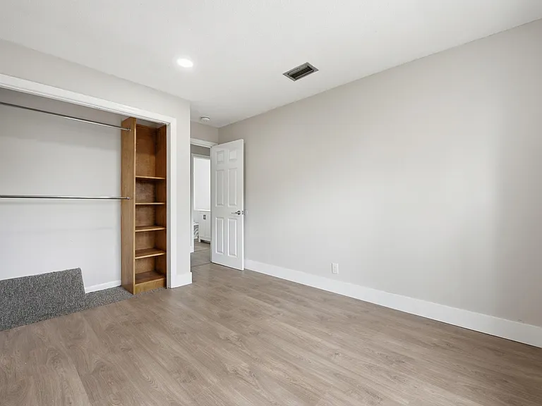 7318 NW 75th St — Photo 20