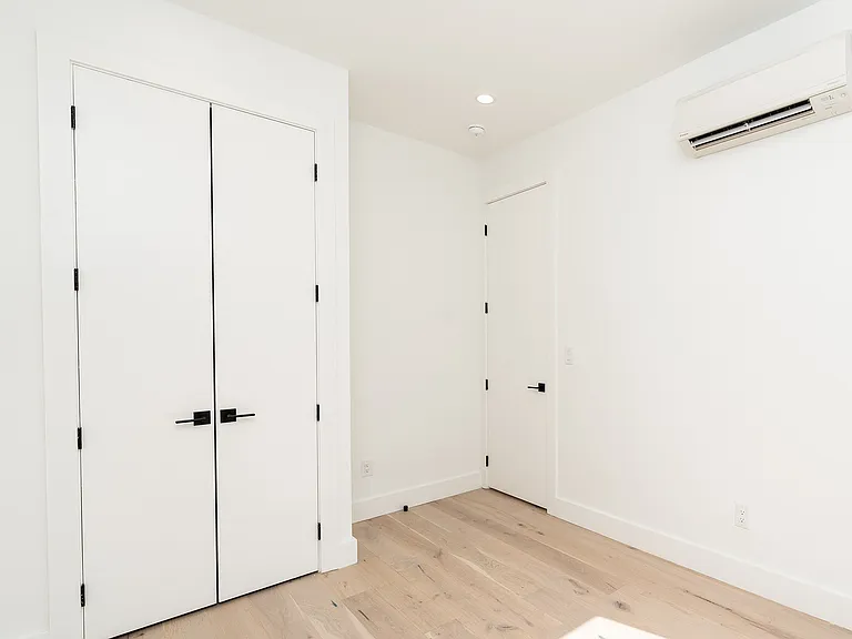 485 Tompkins Ave #2A — Photo 2