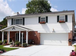 5042 Heather Dr, Cross Lanes, WV 25313