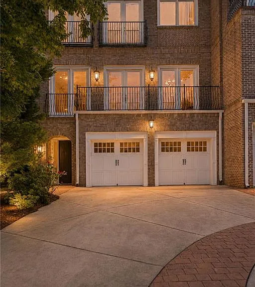 1296 Lenox Park Blvd — Photo 34