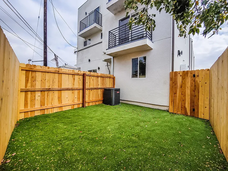 3811 Exposition Blvd — Photo 12