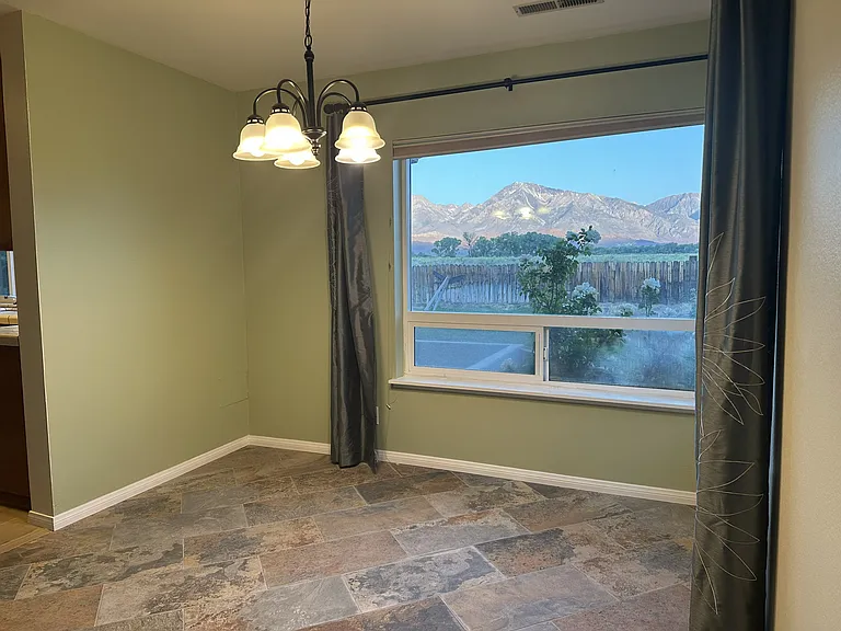 1631 Shoshone Dr — Photo 2
