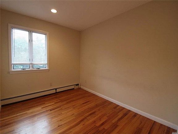 4th image of 1779 Slocum St