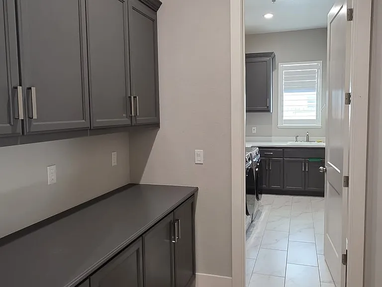 285 Manhattan St — Photo 28
