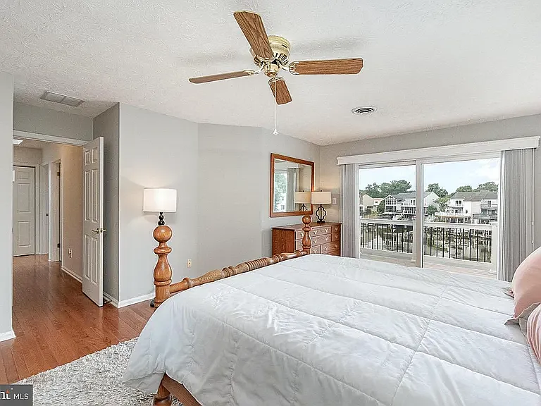 124 Ravenswood Ct — Photo 12