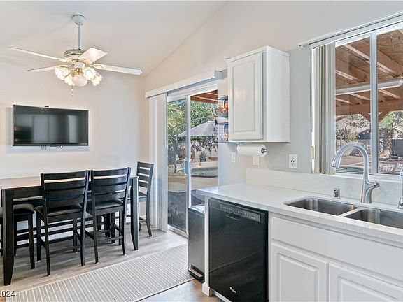 3rd image of 3652 Wild Willow St