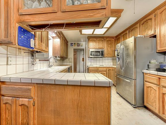 3rd image of 1086 La Casa Ave