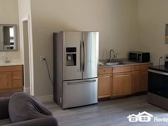 2nd image of 2084 E Washington Ave Unit B