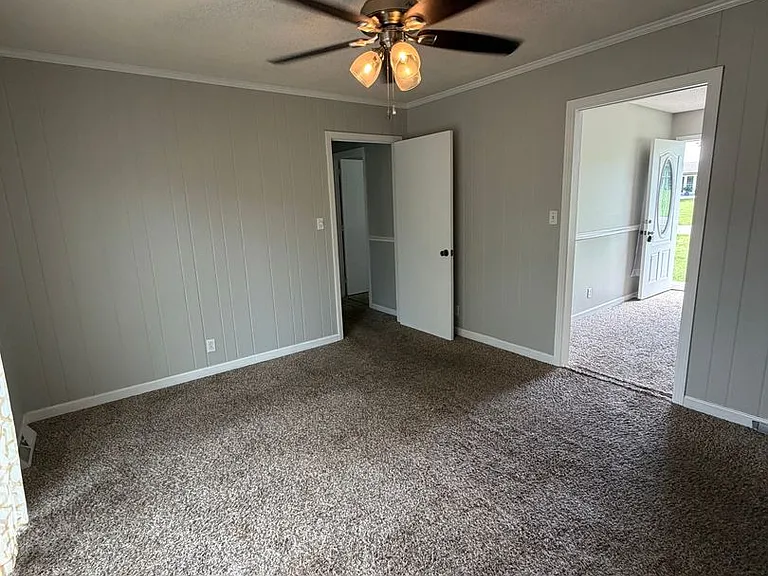 160 E Regent Dr — Photo 4
