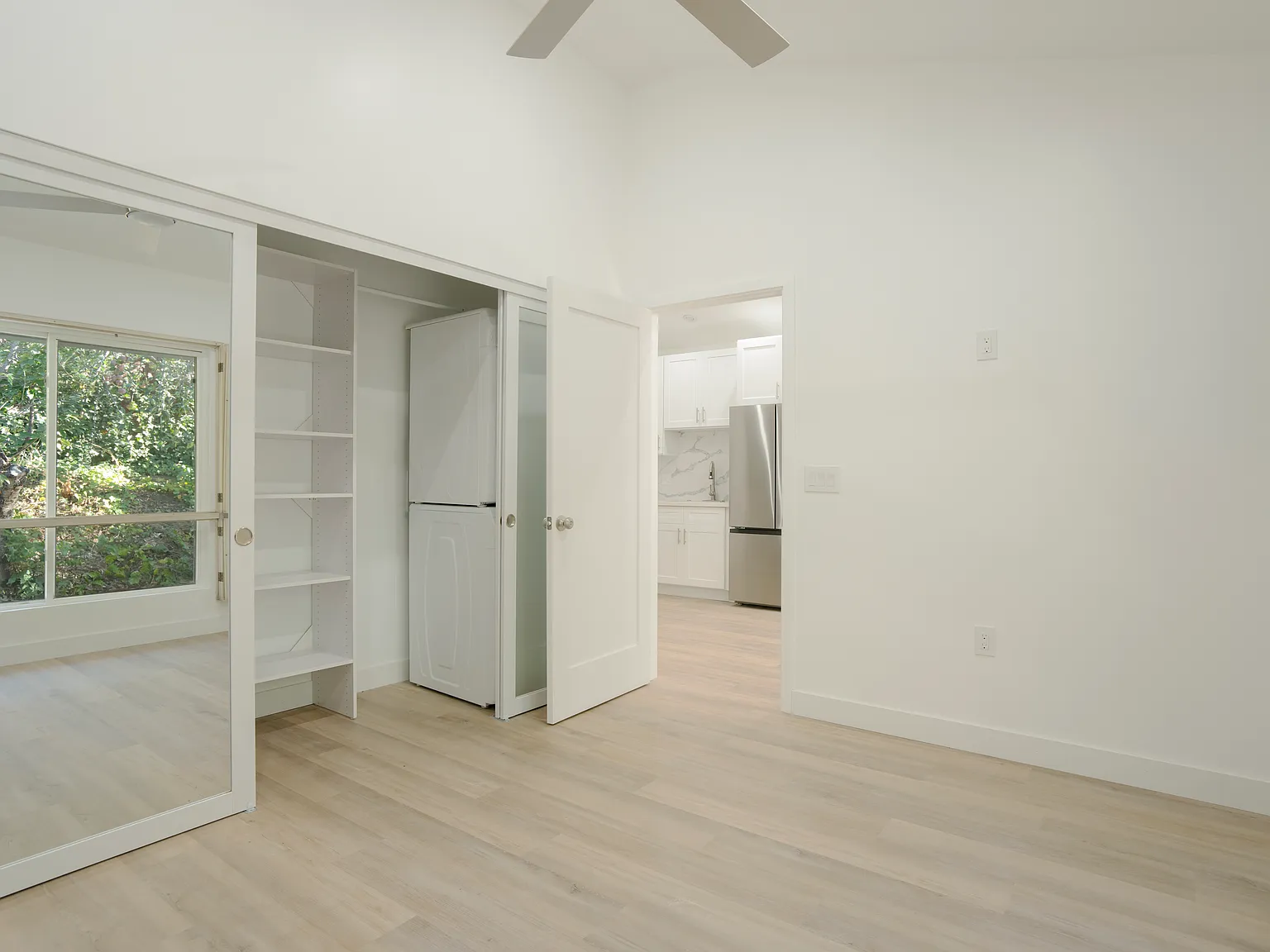 1 bed, 420 sqft, $2,700 — Photo 2