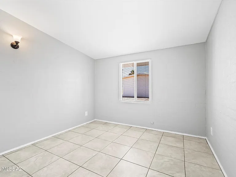 202 S Avenue C — Photo 24