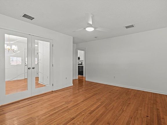 4th image of 162 Lincoln Dr