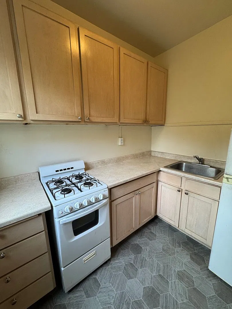Littlefield Apartments — Photo 3