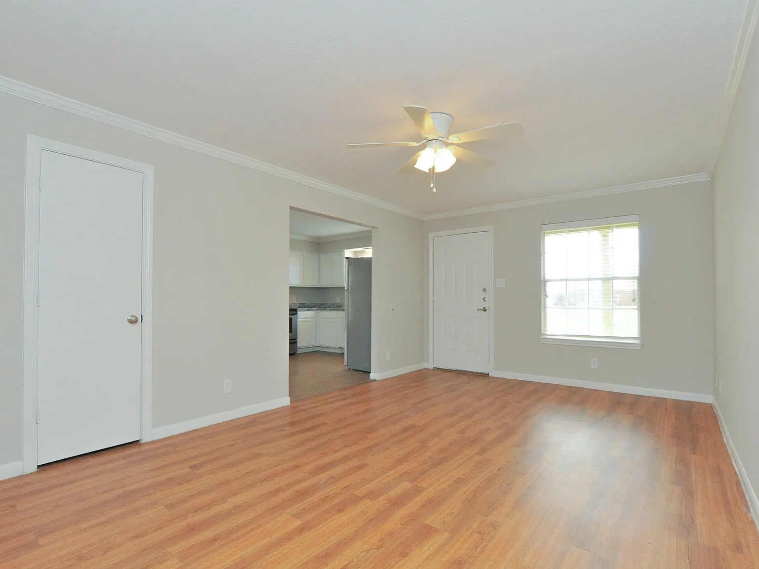 2100 Southwood Dr — Photo 3