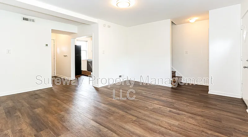 3 bed, 1.0 bath, 1026 sqft, $1,950 — Photo 2