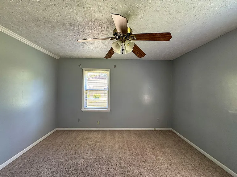 987 Lisa Ave — Photo 14