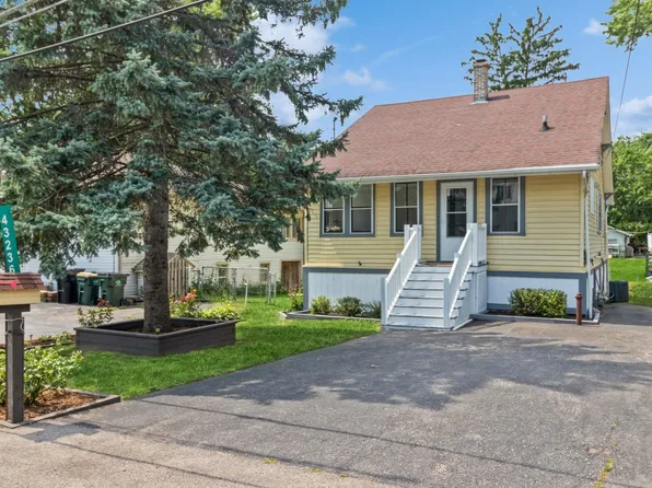 43236 N Lake Side Dr, Antioch, IL 60002