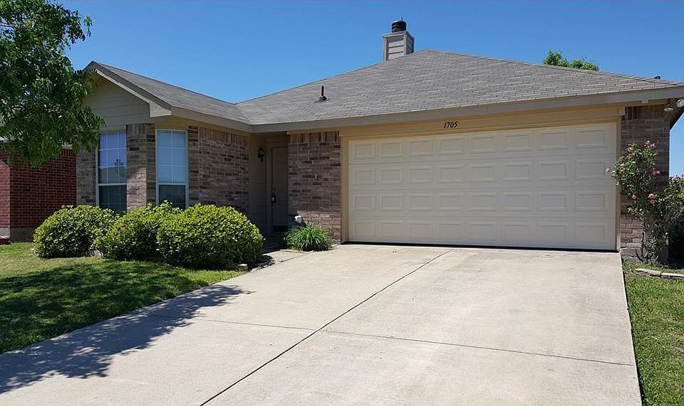 2nd image of 1705 Kelly Ln